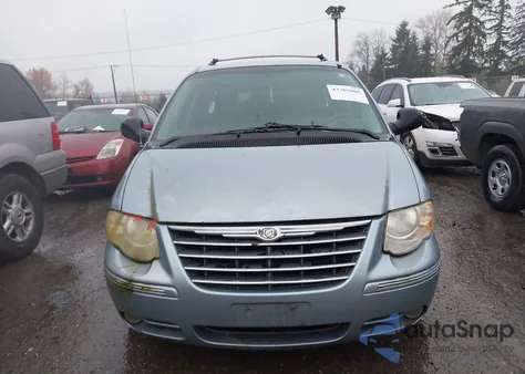 2005 Chrysler Town & Country Limited из США, поврежденный, VIN 2C8GP64L45R244313